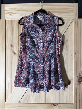 ECI Sleeveless Floral Button-Front Tunic in Coral and Blue